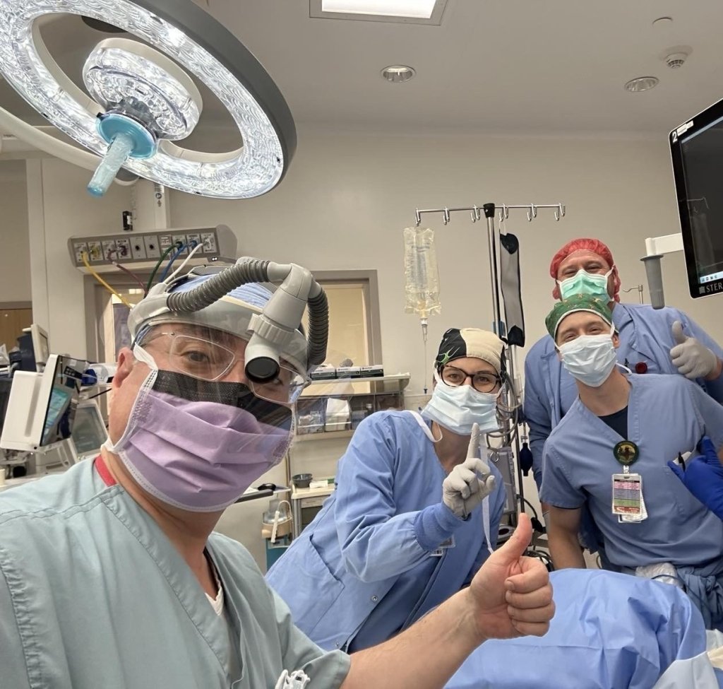 dr sidal surgical team while performing a surgery